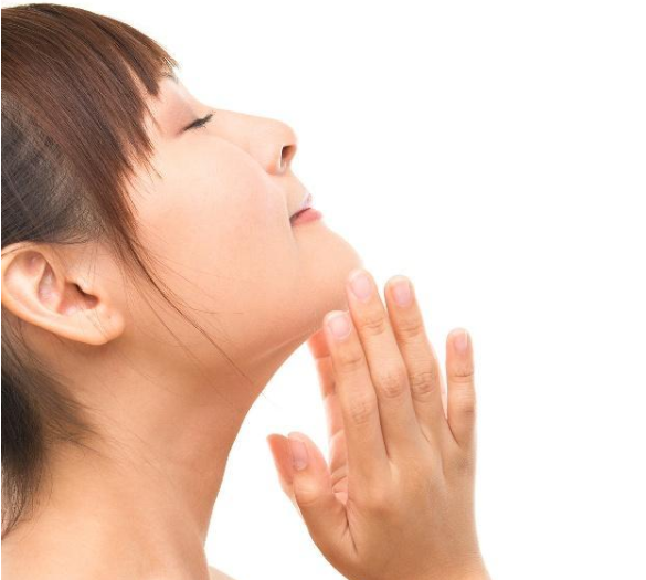 一到冬天臉就干燥起皮？養出冬日水潤肌