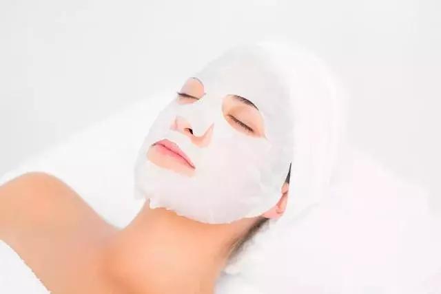 以為在護膚，實則在毀臉！這些“偽護膚”行為