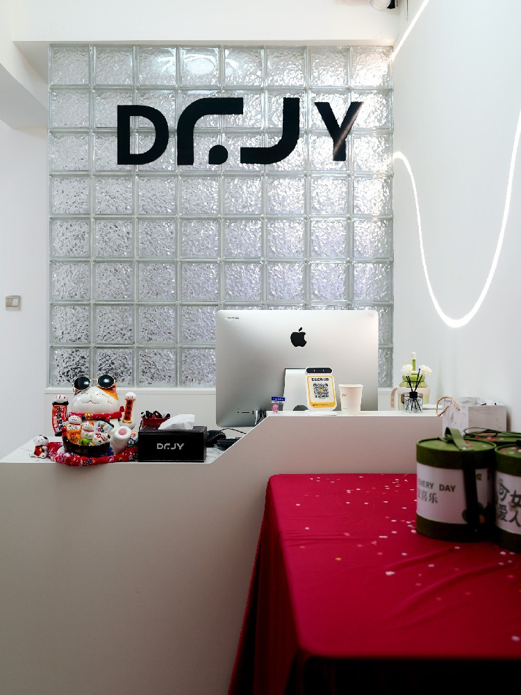 美業(yè)人創(chuàng)業(yè)必看：加盟連鎖品牌 vs 自己干，到底怎么選？